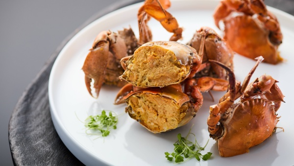 5. 盐焗流心黄油蟹.jpg