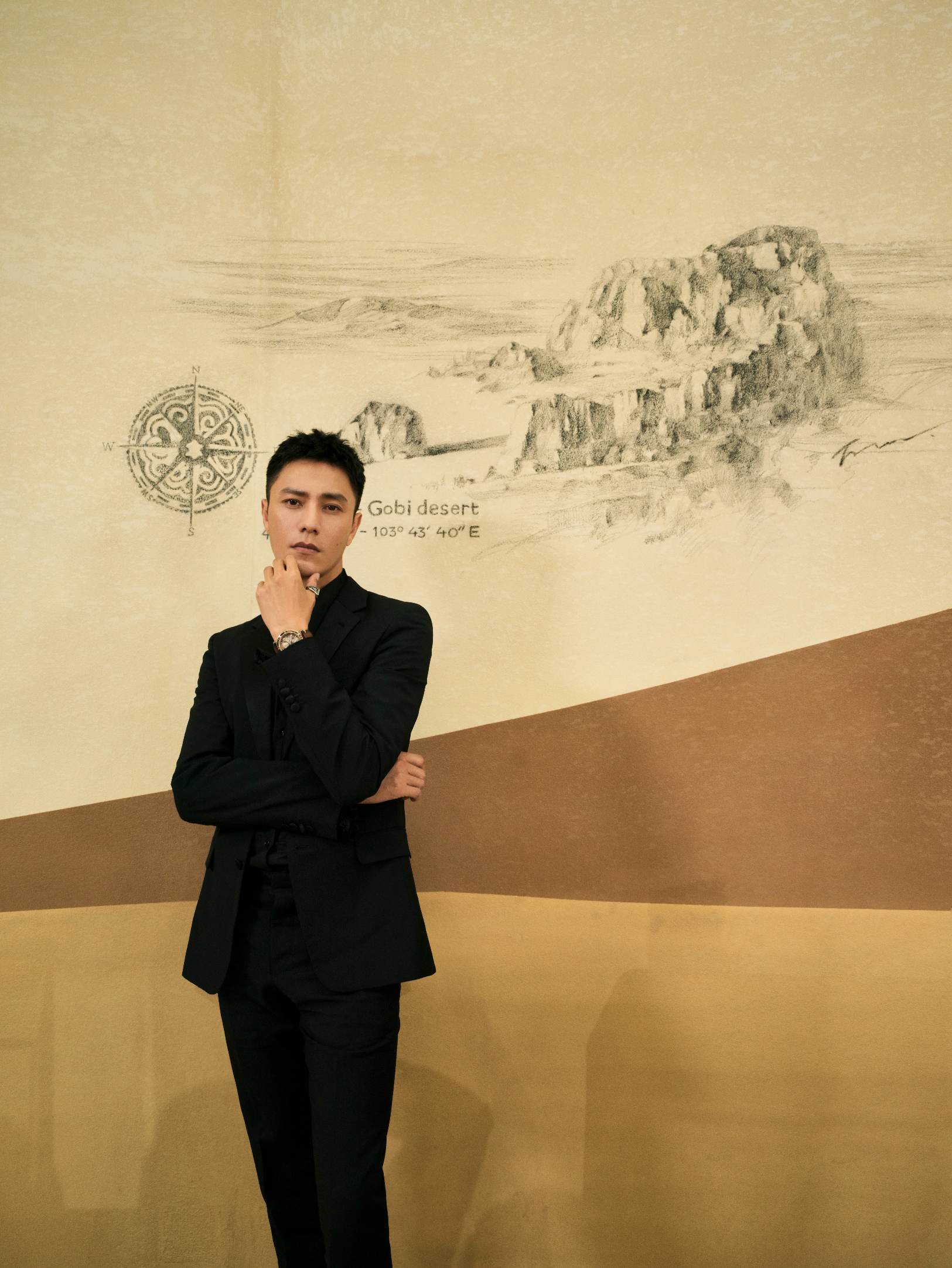 万宝龙全球品牌大使陈坤佩戴全新万宝龙1858系列南北半球世界时腕表 大漠棕限量款.jpg