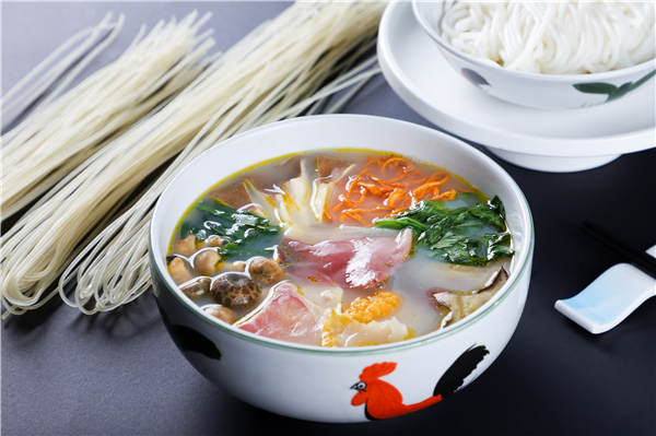 云南野菌过桥米线.jpg