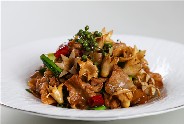 蒙自石榴花小炒肉.jpg